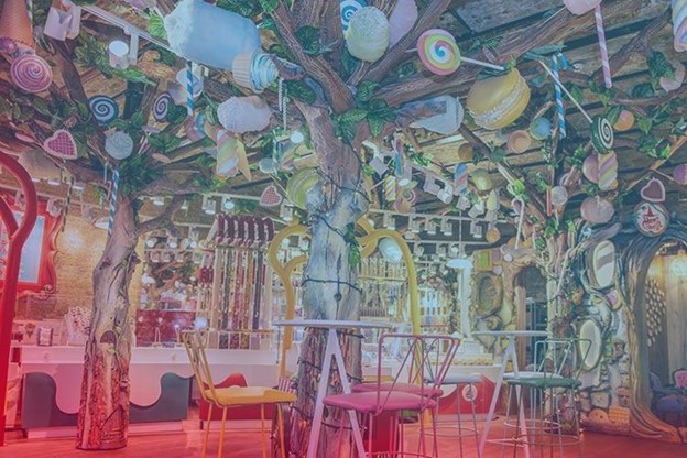 Image courtesy of: https://www.hot-dinners.com/201911089026/Gastroblog/Latest-news/dessert-parlour-hans-and-gretel-has-opened-in-camden-market