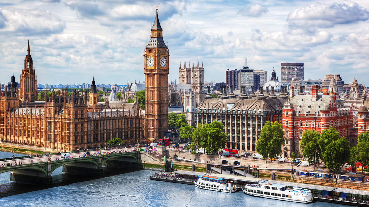 A view of London featuring the River Thames, Westminster Bridge, Big Ben, and the Houses of Parliament—perfect inspiration for students seeking the best study spots in Lewisham or exploring beyond their favorite study spots.